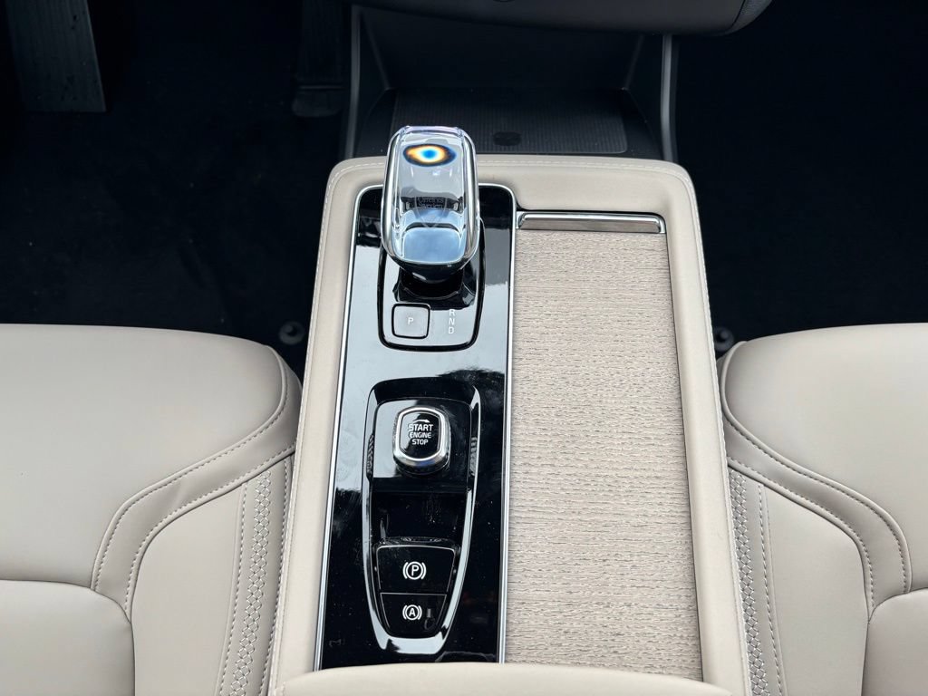New 2026 Volvo XC90 B6 Plus w/ Protection Package Premier AWD/4WD image 13