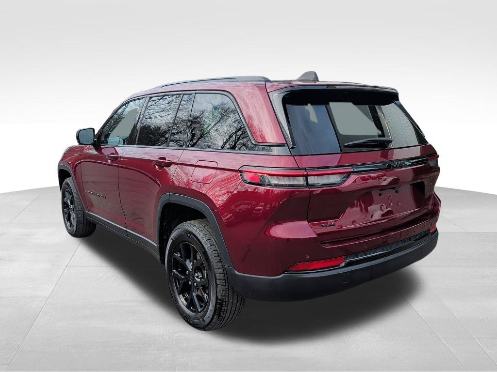 Certified 2025 Jeep Grand Cherokee Altitude AWD/4WD image 3