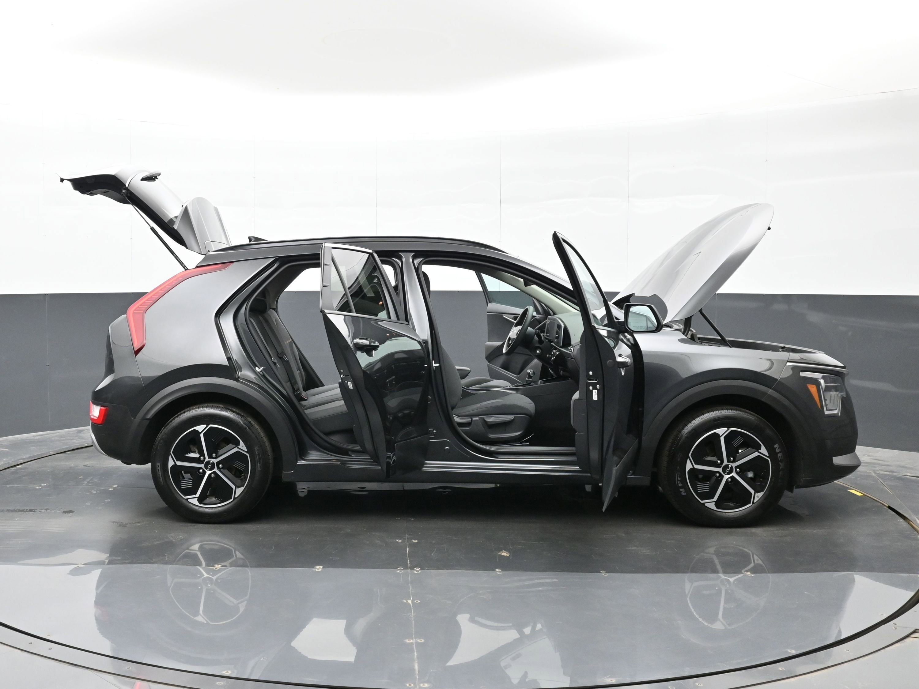 Used 2024 Kia Niro LX image 47