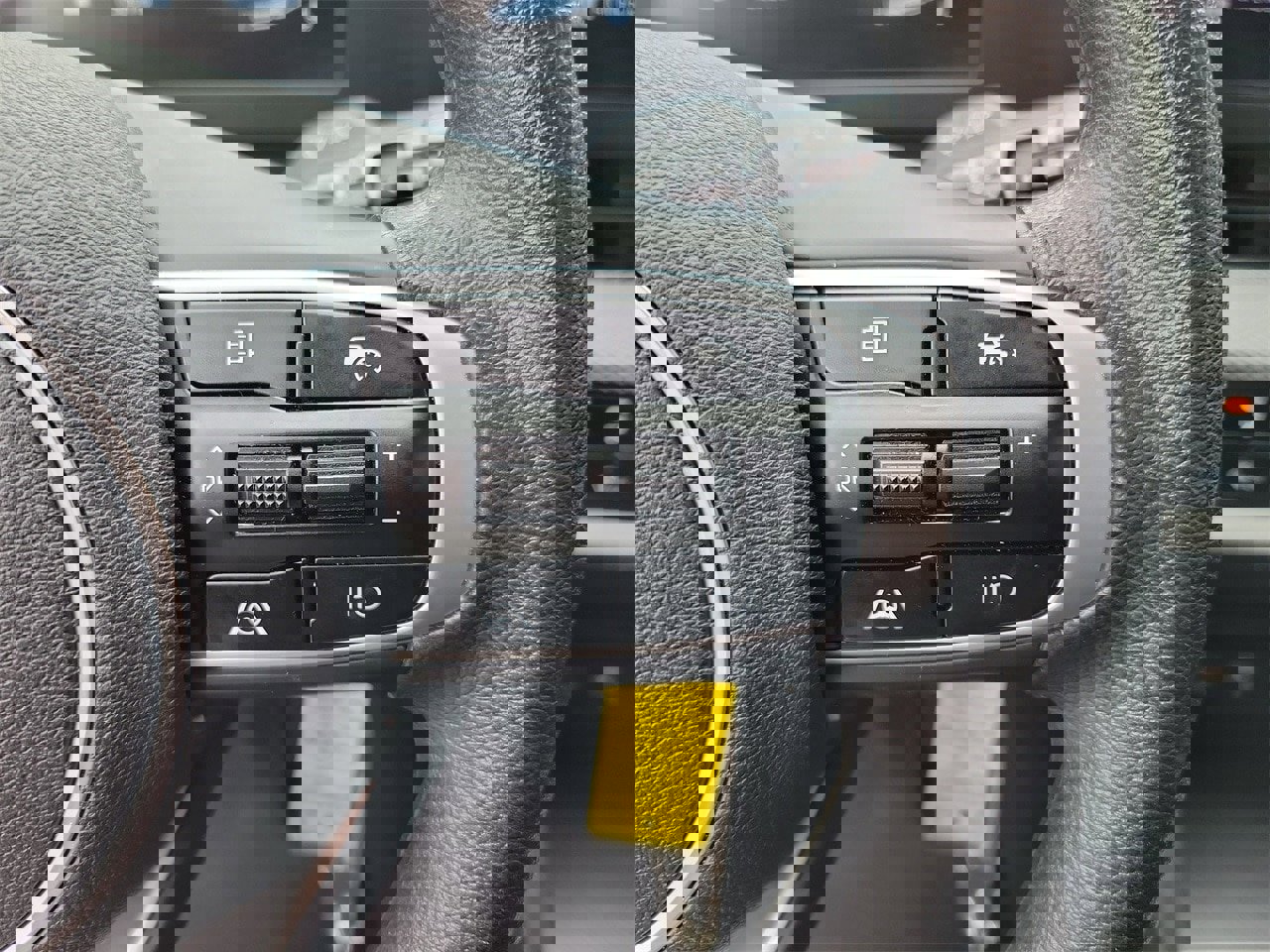 Used 2025 Kia Sportage LX image 19