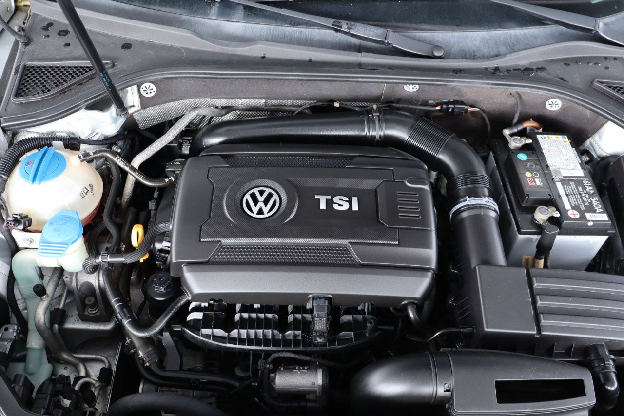 Used 2017 Volkswagen Passat 1.8T R-Line image 51