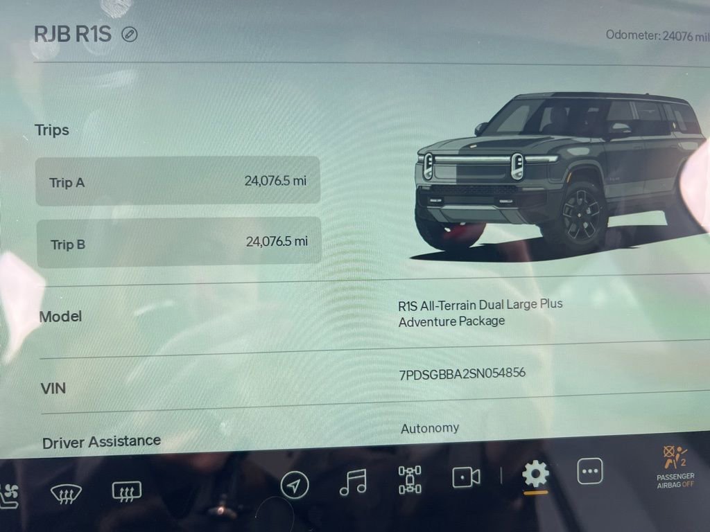Used 2025 Rivian R1S Adventure AWD/4WD image 6