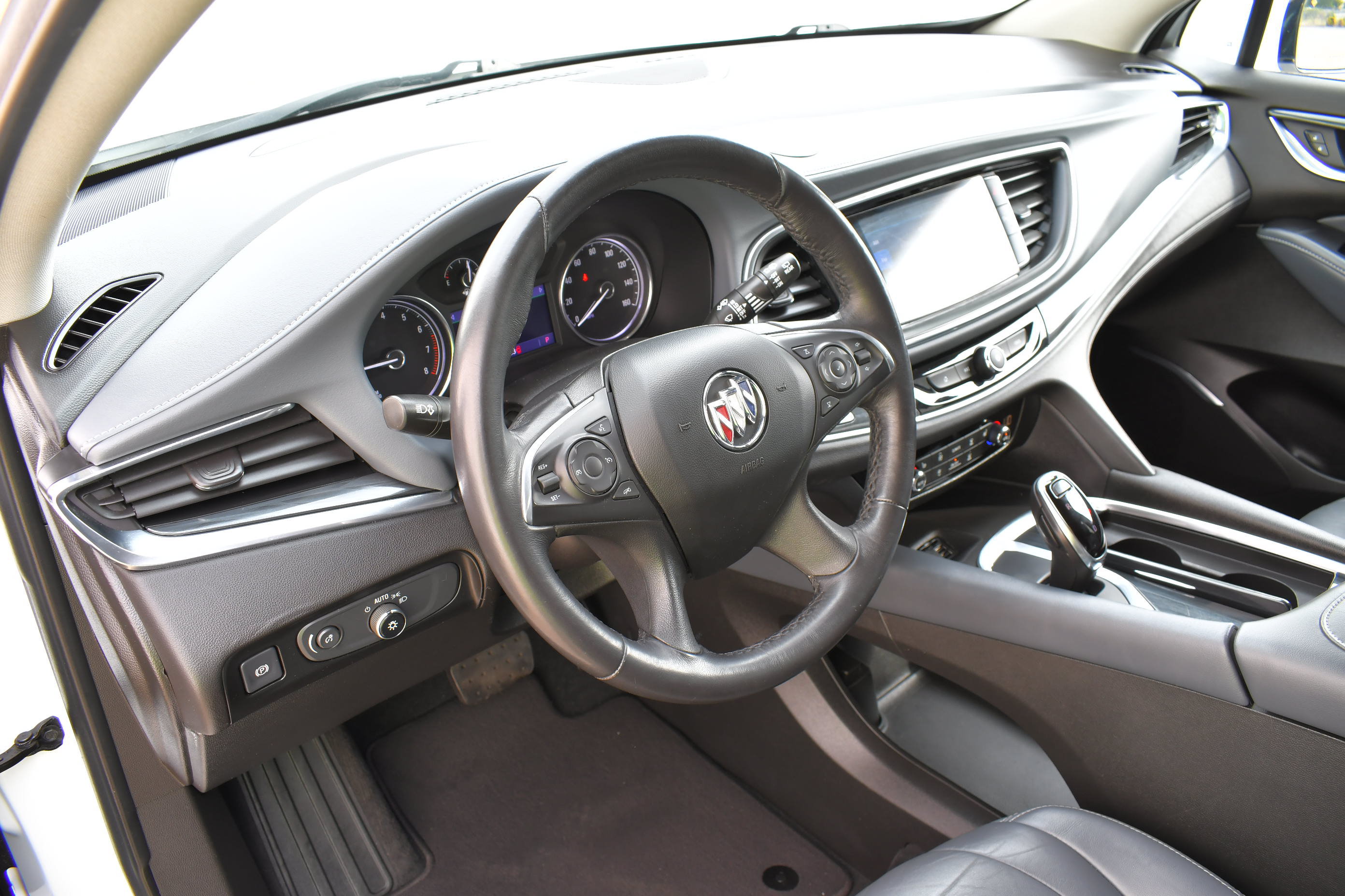 Used 2021 Buick Enclave Essence FWD image 4