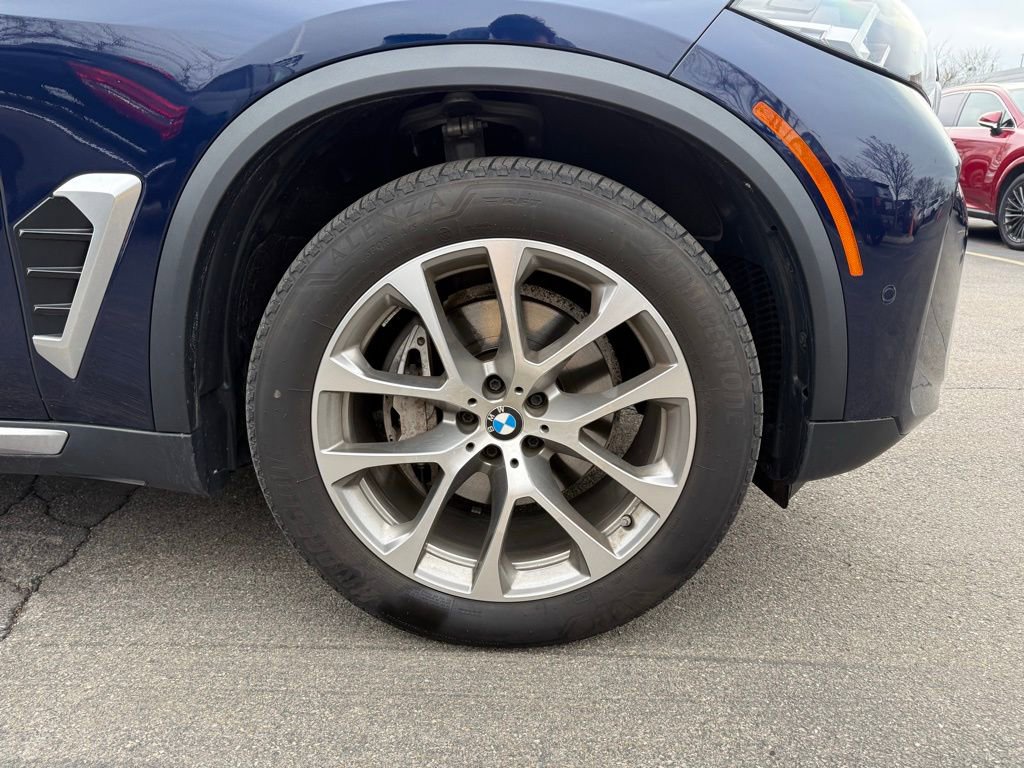 Used 2024 BMW X5 xDrive40i w/ Parking Assistance Package image 29