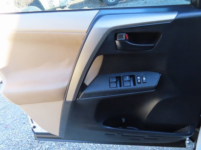 Used 2013 Toyota RAV4 XLE image 28