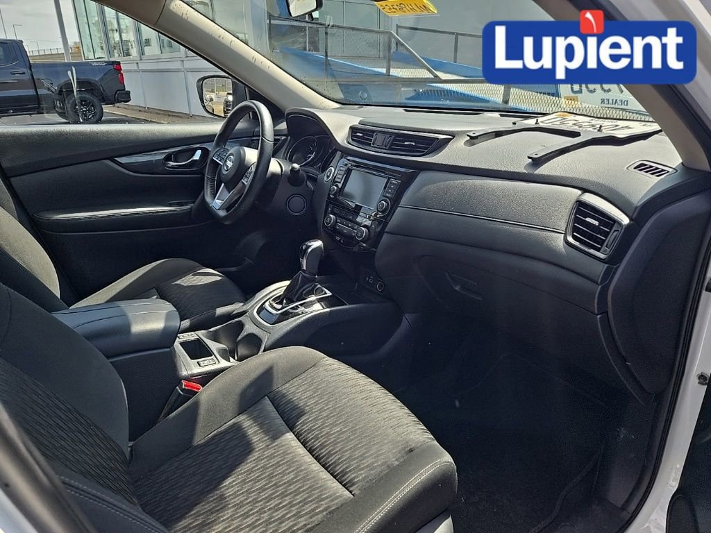 Used 2020 Nissan Rogue SV FWD image 16