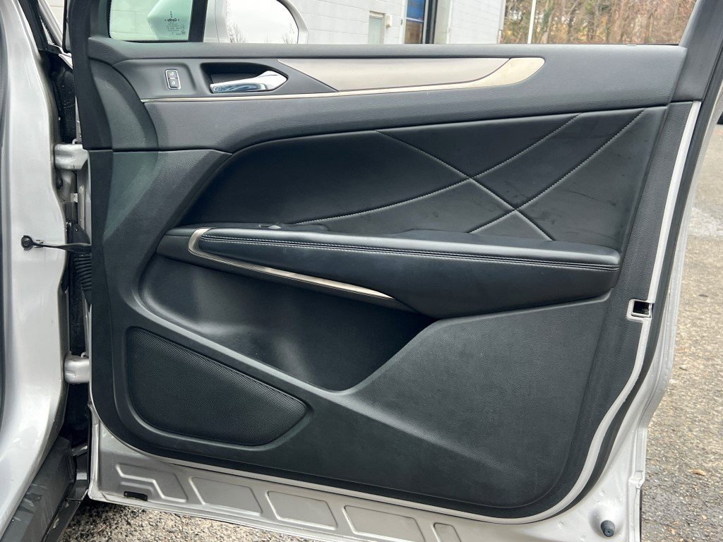 Used 2017 Lincoln MKC Reserve image 10