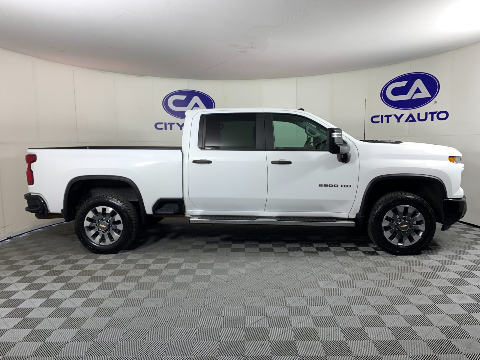 Used 2024 Chevrolet Silverado 2500 Custom w/ Custom Value Package RWD image 2