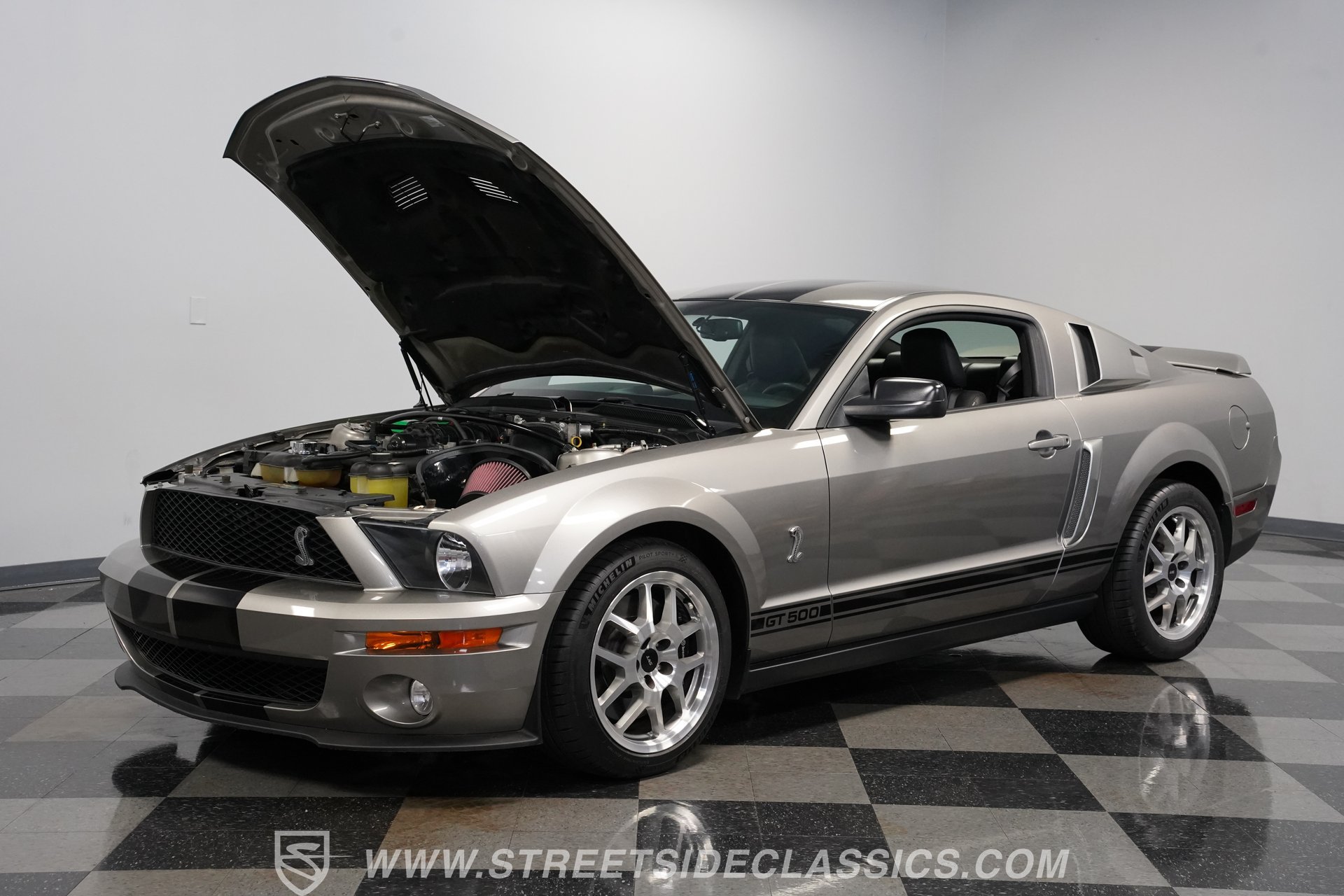 Used 2009 Ford Mustang Shelby GT500 RWD image 32