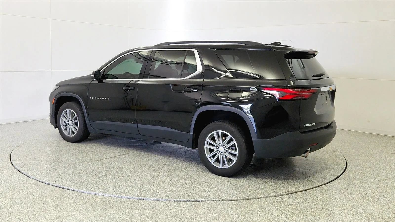 Used 2023 Chevrolet Traverse LT FWD image 6