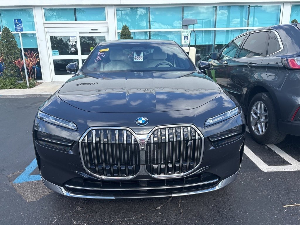 Used 2024 BMW i7 xDrive60 w/ Executive Package image 9