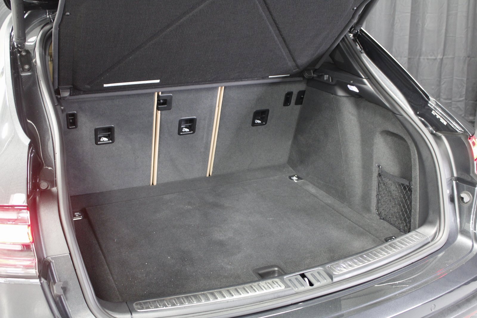 Certified 2025 Porsche Macan image 17