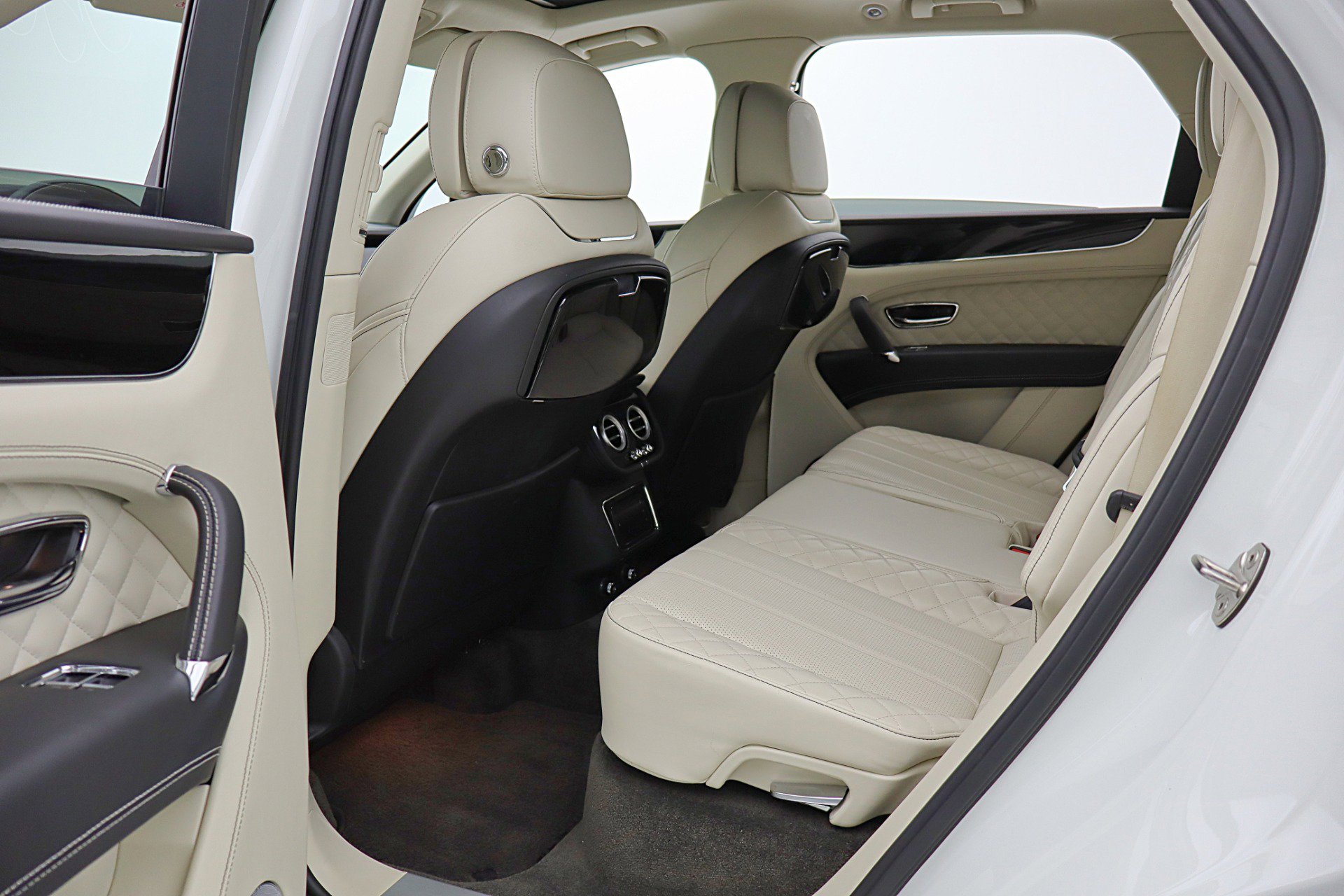 Certified 2017 Bentley Bentayga AWD/4WD image 40