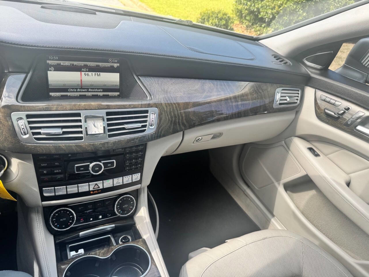 Used 2014 Mercedes-Benz CLS 550 w/ Premium 1 Package image 31