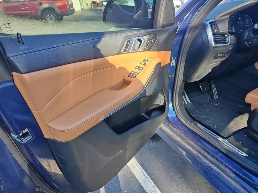 Used 2022 BMW X5 xDrive45e w/ M Sport Package AWD/4WD image 7
