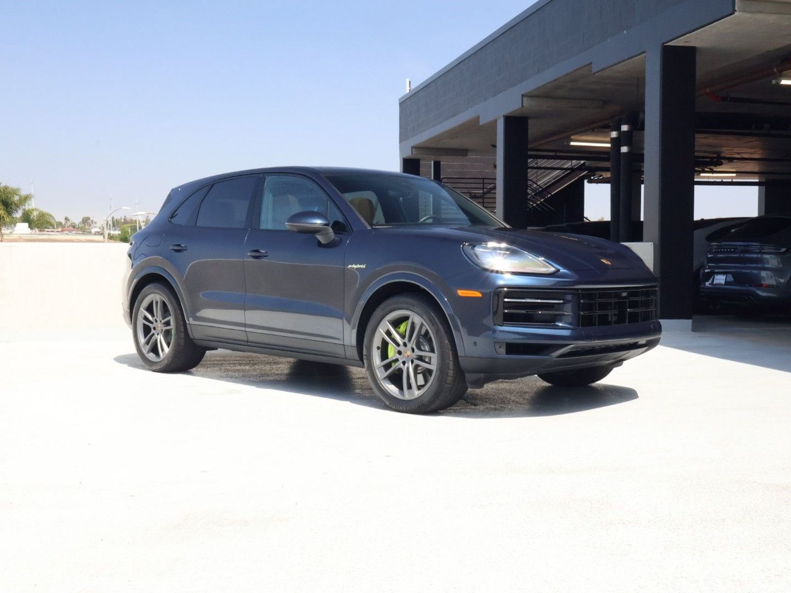 Certified 2026 Porsche Cayenne E-Hybrid w/ Premium Package Plus AWD/4WD image 7