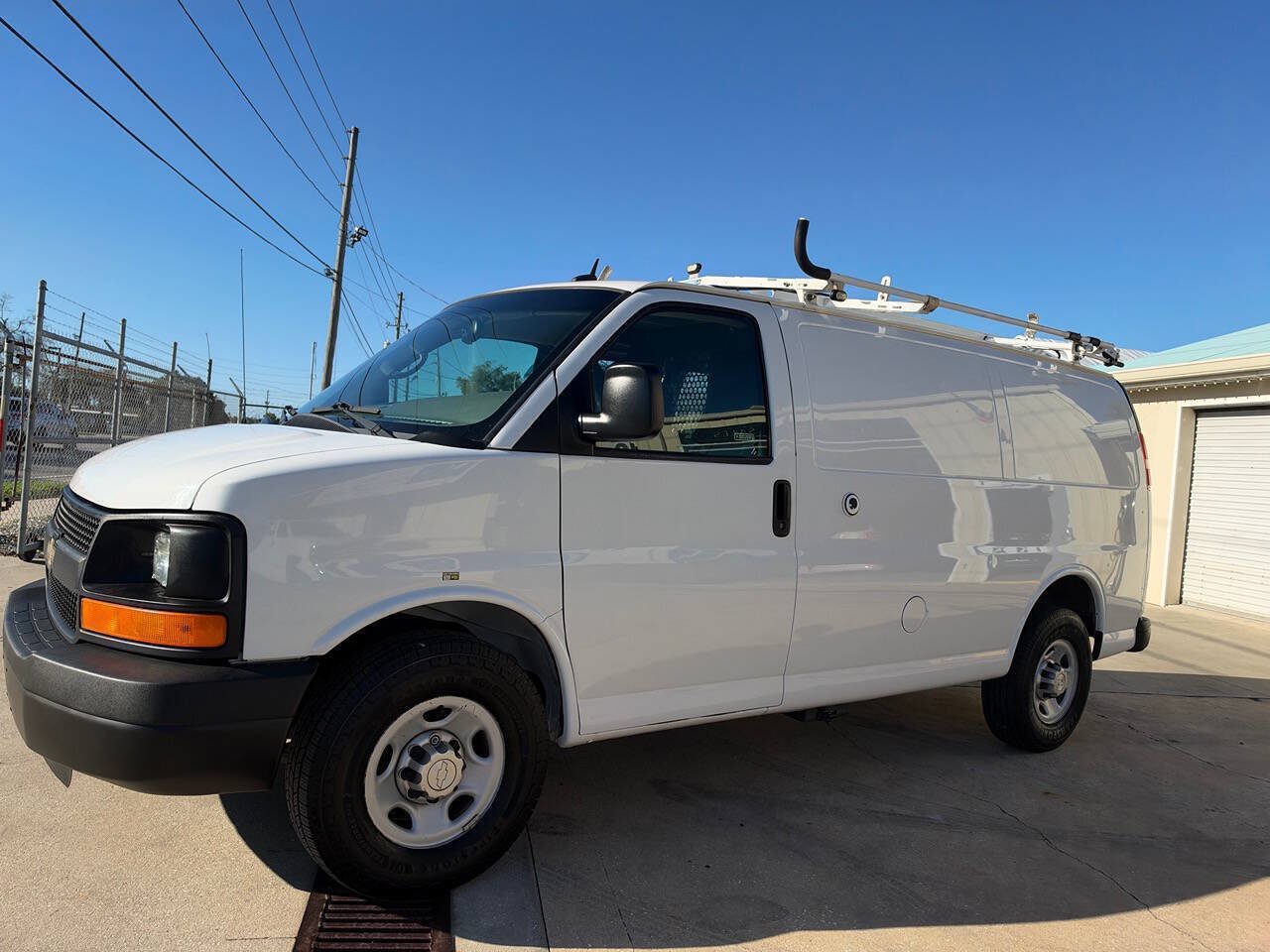 Used 2015 Chevrolet Express 2500 RWD image 25