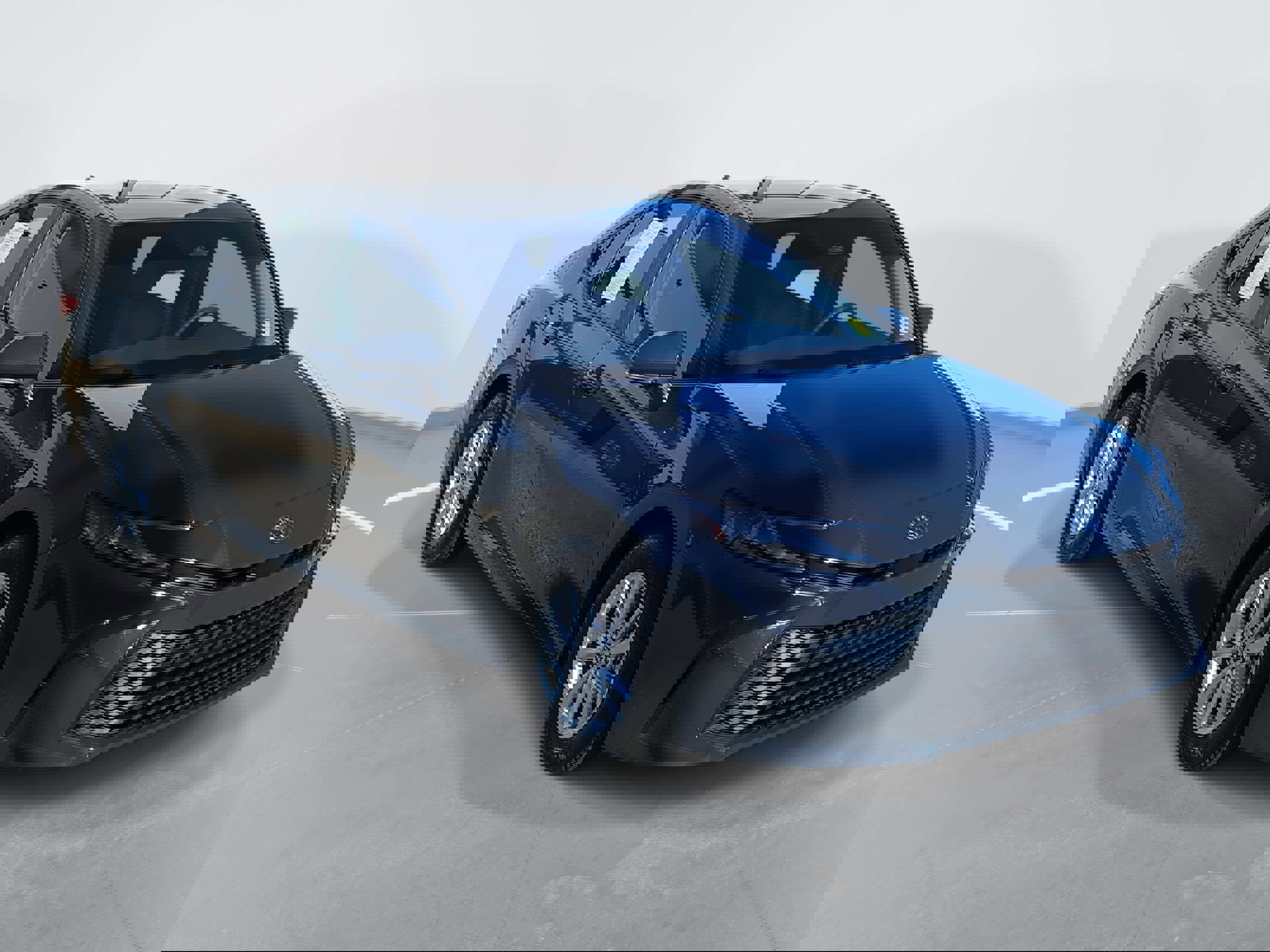 Used 2025 Toyota Camry LE image 3