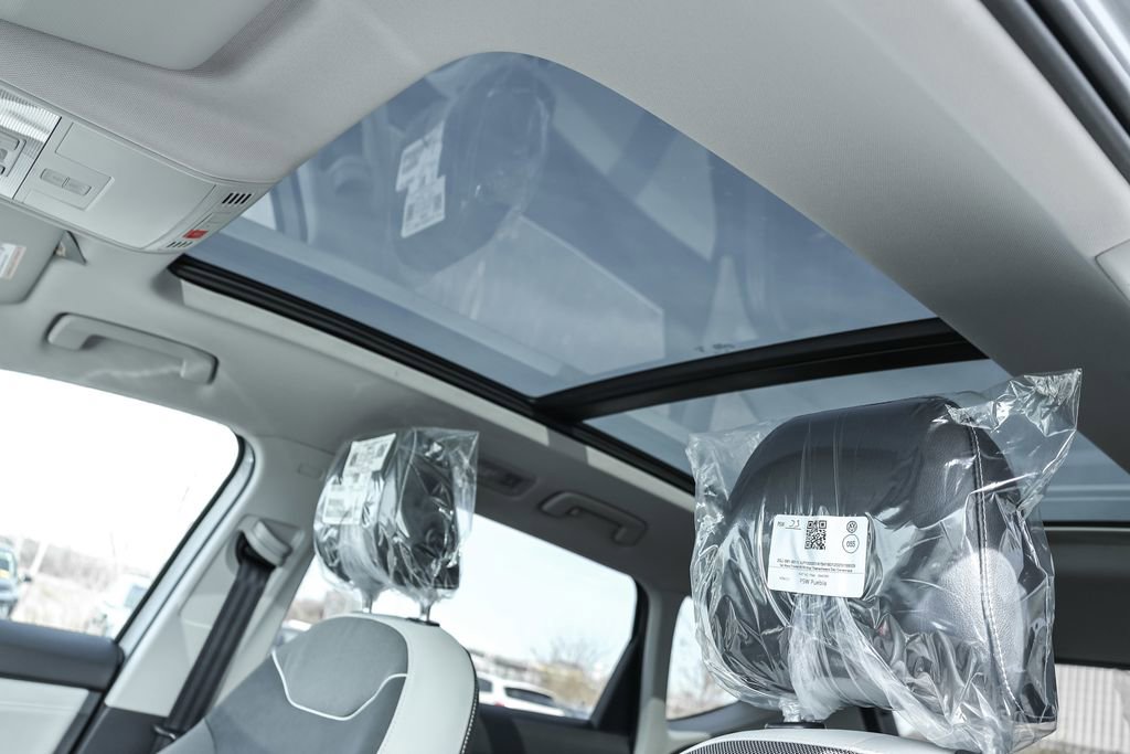 New 2025 Volkswagen Taos SE image 8