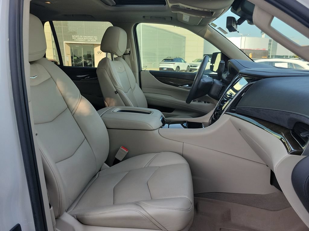 Used 2020 Cadillac Escalade Luxury AWD/4WD image 25