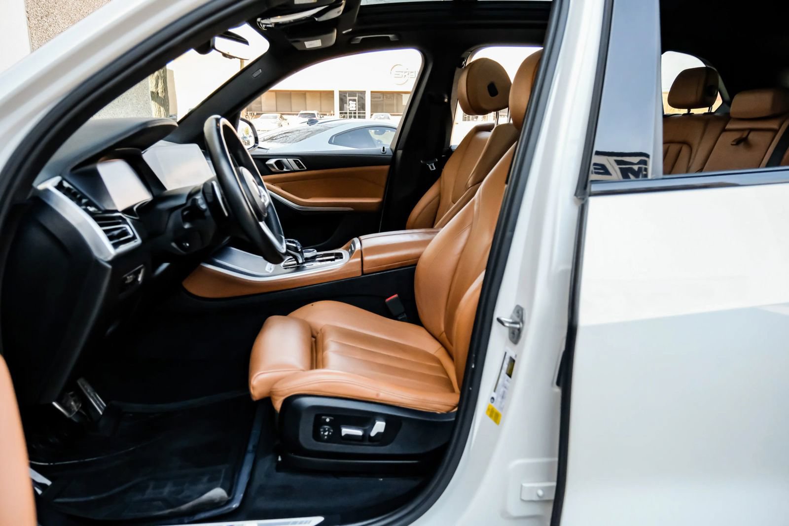 Used 2022 BMW X5 sDrive40i w/ M Sport Package RWD image 3