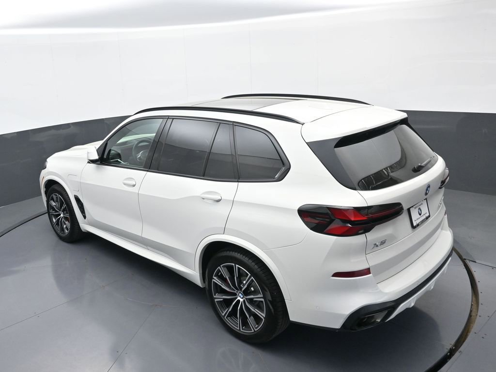 Used 2026 BMW X5 xDrive50e w/ M Sport Package AWD/4WD image 35