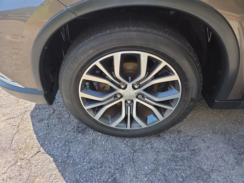 Used 2016 Mitsubishi Outlander SEL FWD image 22