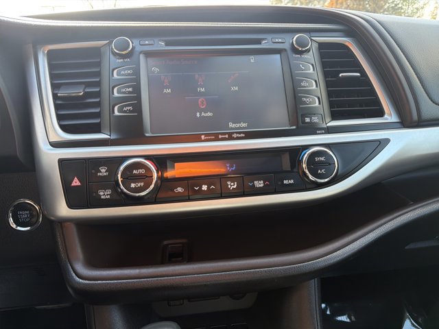 Used 2017 Toyota Highlander XLE image 18