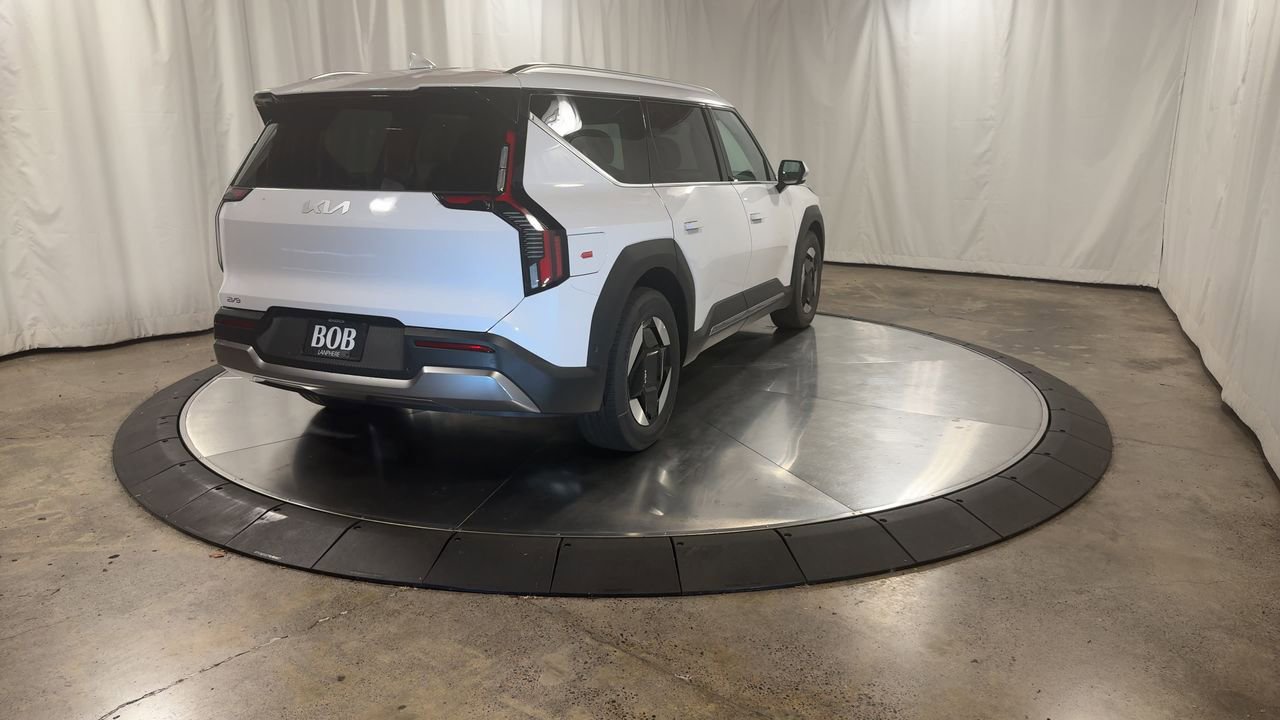 New 2026 Kia EV9 Wind image 9