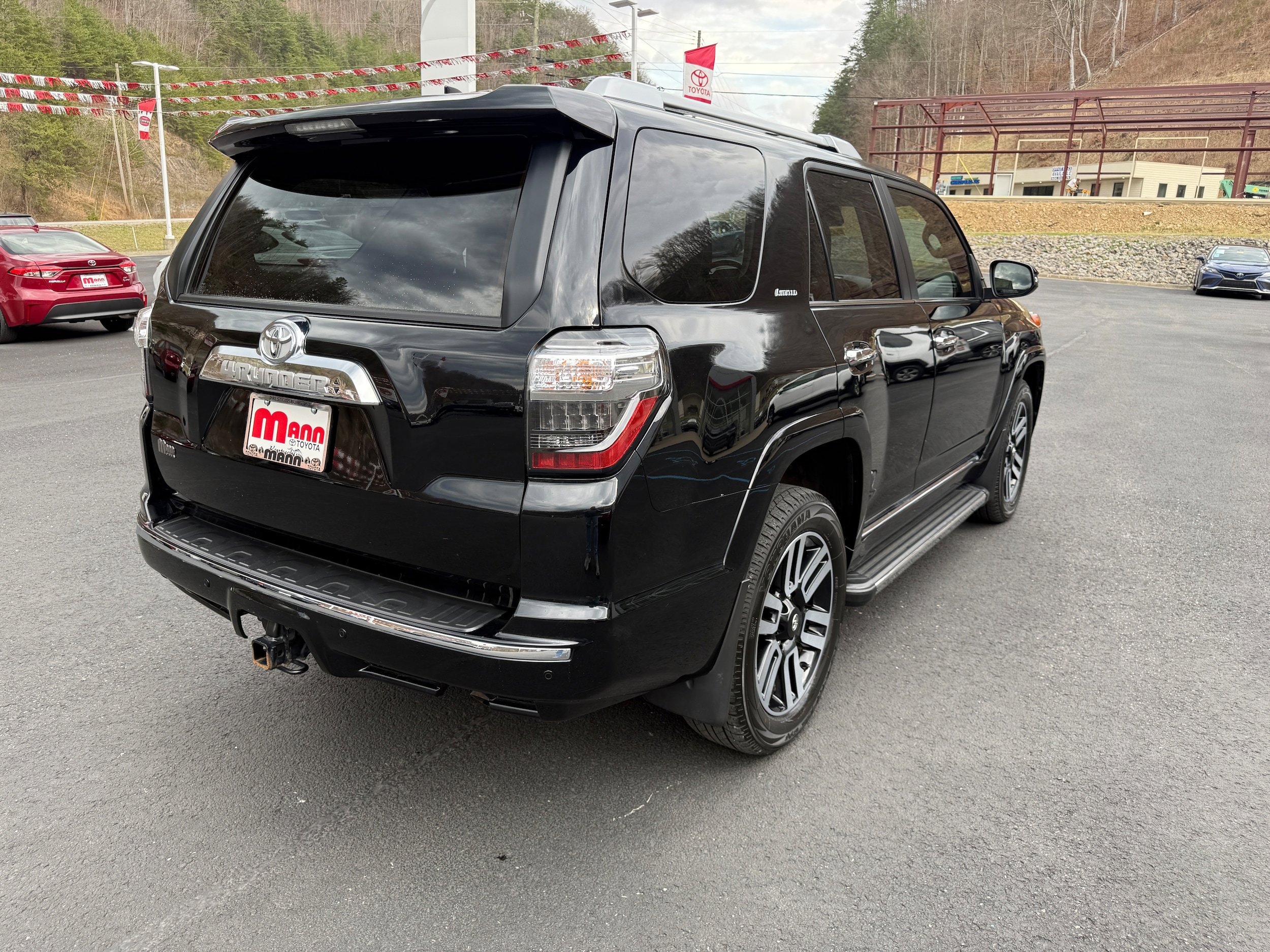 Used 2023 Toyota 4Runner Limited AWD/4WD image 7