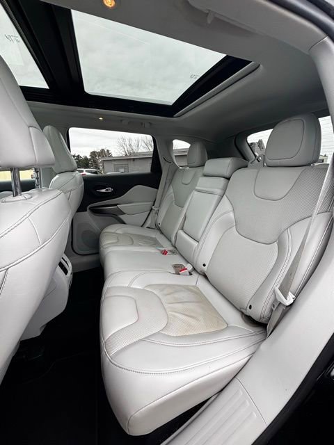 Used 2019 Jeep Cherokee Latitude Plus w/ Cold Weather Group image 12