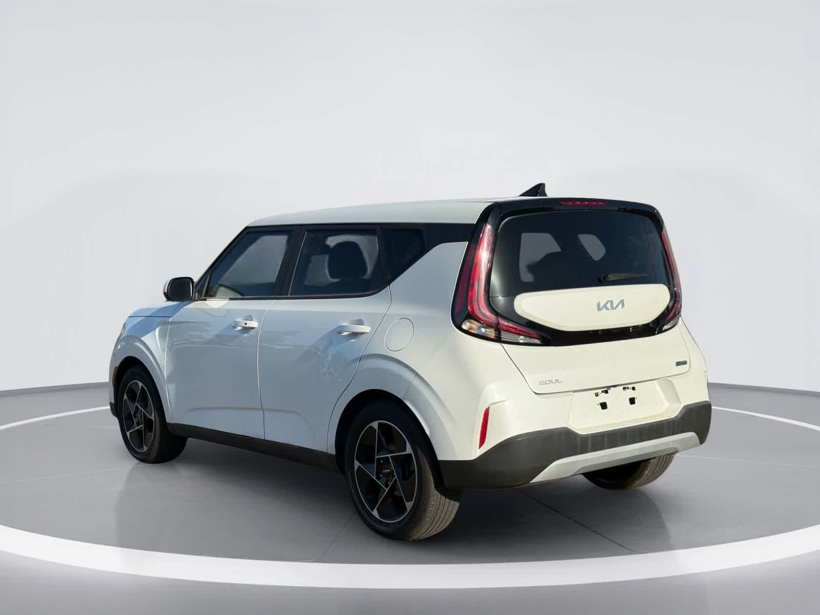 Used 2023 Kia Soul EX FWD image 4
