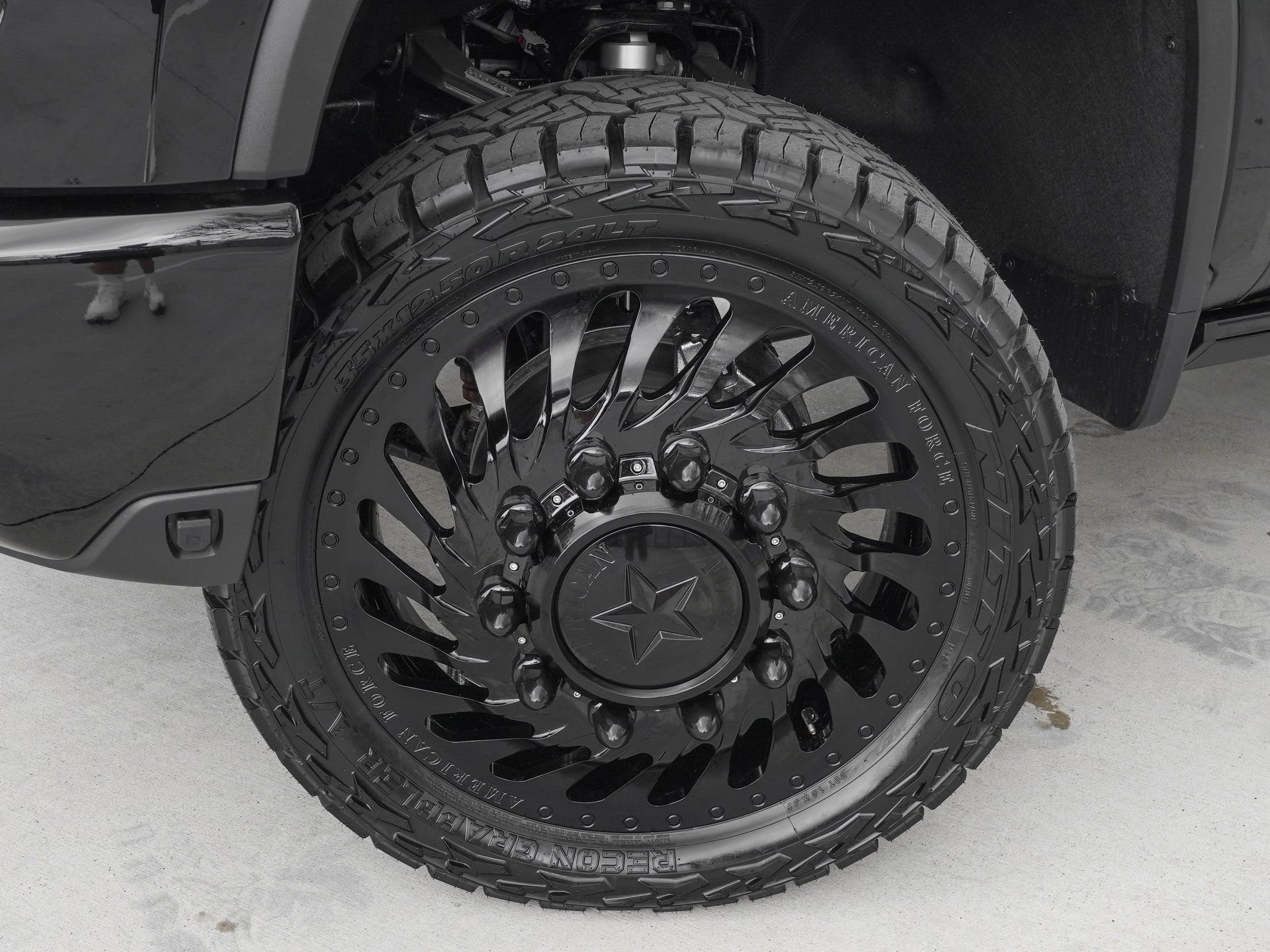 Used 2026 Chevrolet Silverado 3500 High Country w/ High Country Premium Package AWD/4WD image 32