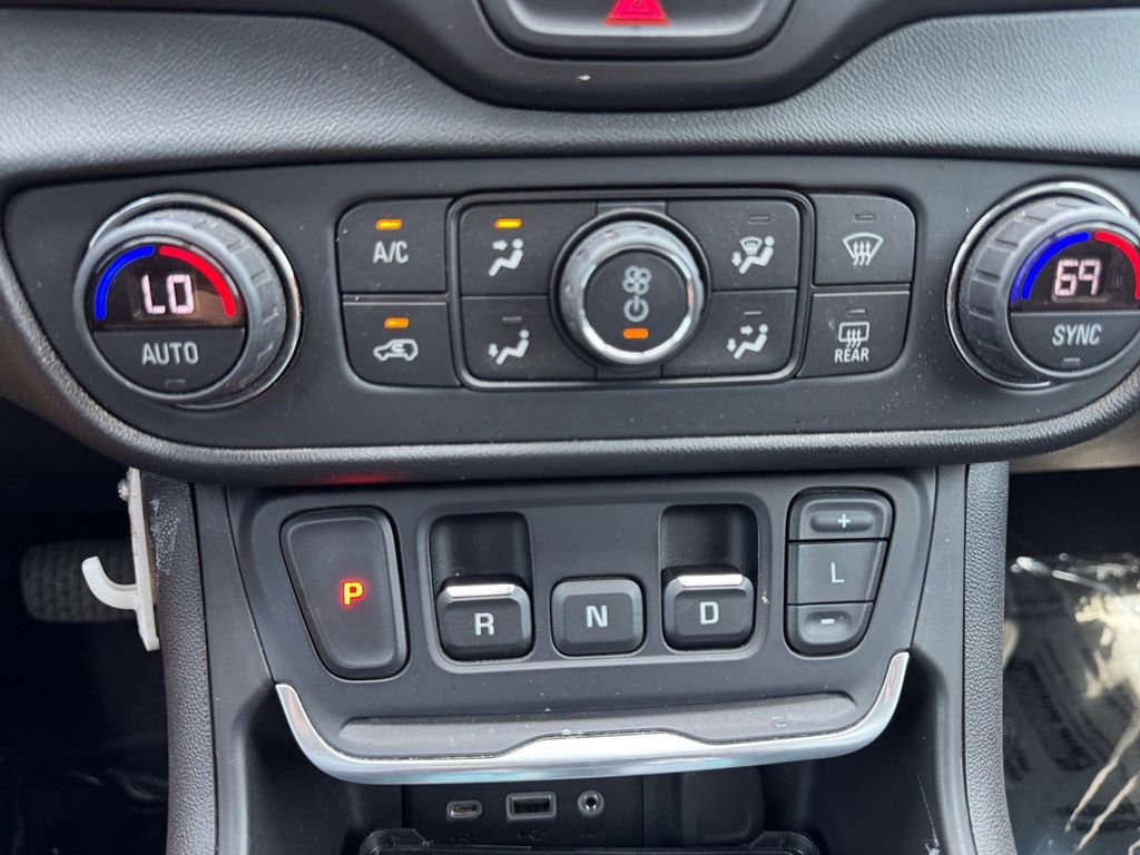 Used 2019 GMC Terrain SLE w/ Driver Convenience Package image 18