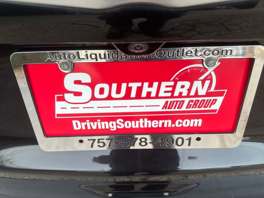 Used 2023 Chrysler Voyager LX image 19