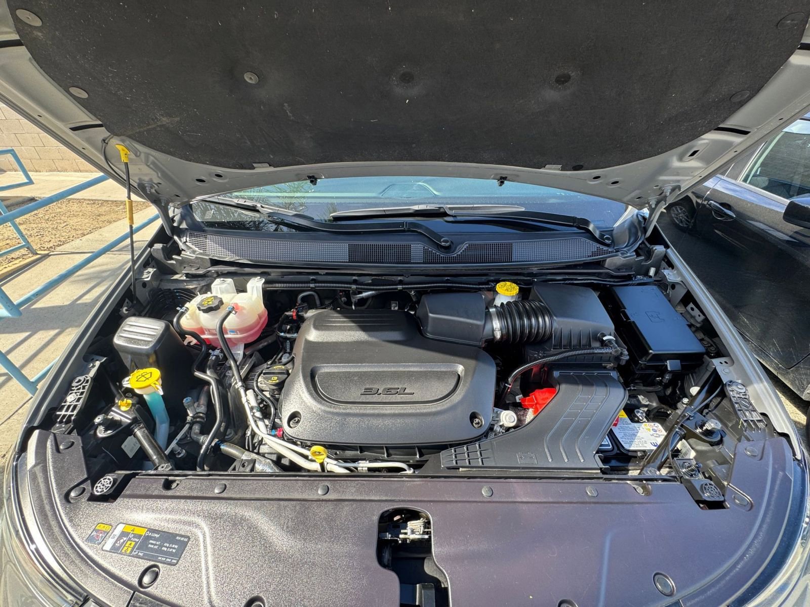 Used 2025 Chrysler Pacifica Select image 34