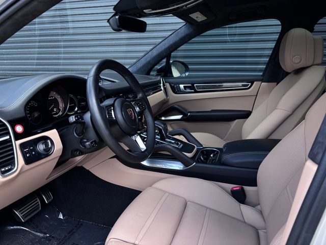 Certified 2022 Porsche Cayenne Turbo S AWD/4WD image 4