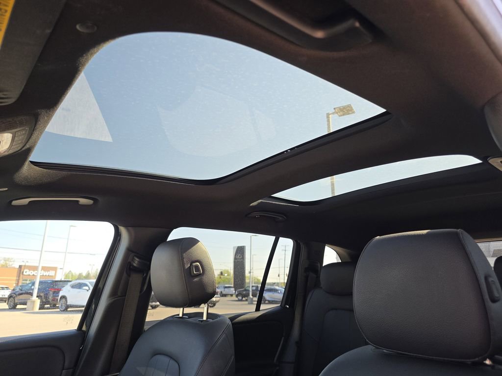 Used 2024 Mercedes-Benz GLB 250 4MATIC image 12