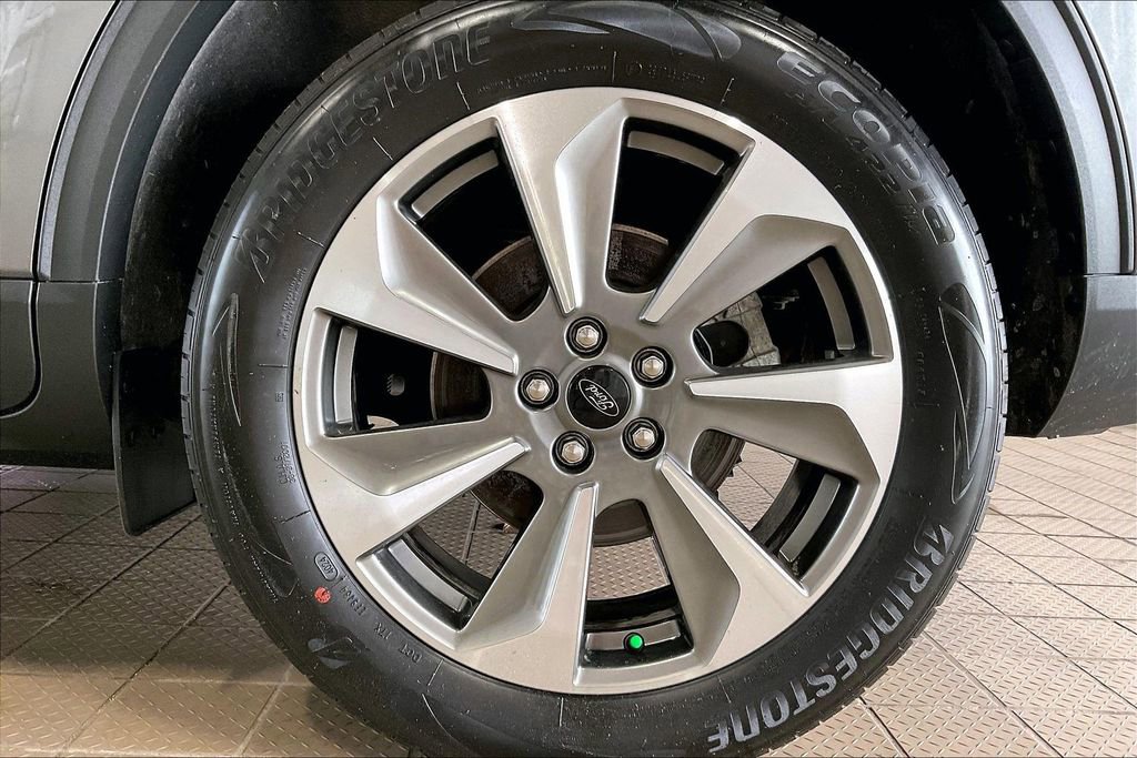 Used 2025 Ford Escape Platinum AWD/4WD image 32