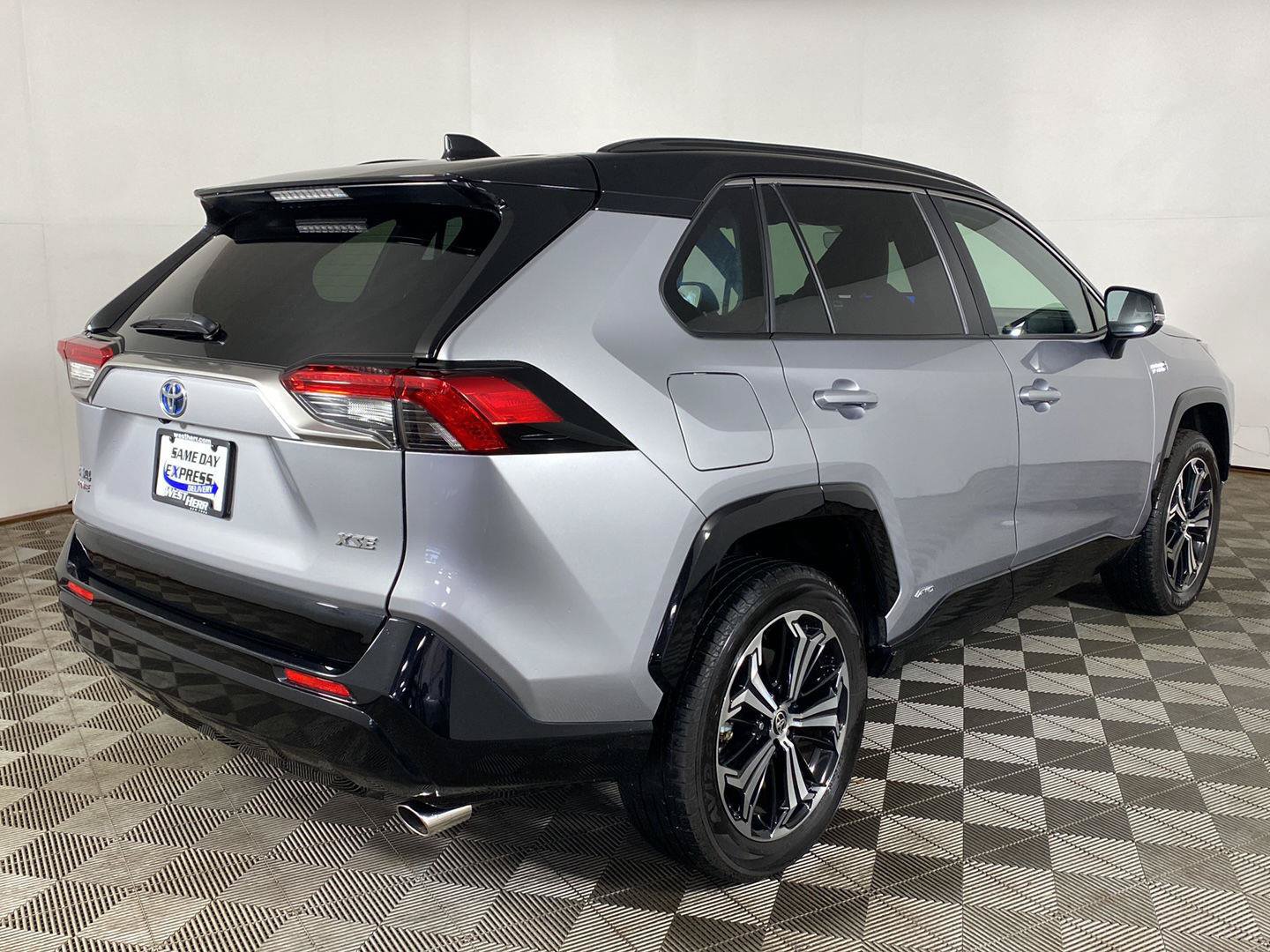 Used 2024 Toyota RAV4 XSE w/ Weather Package AWD/4WD image 6