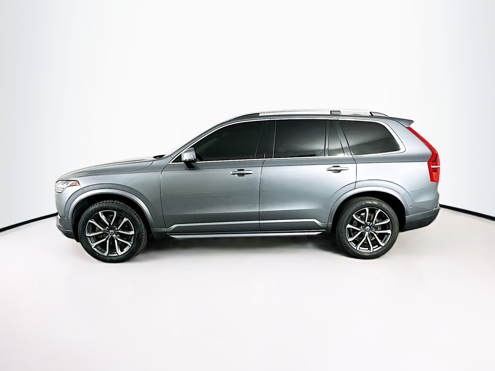 Used 2016 Volvo XC90 T6 Momentum w/ Momentum Plus Package image 4