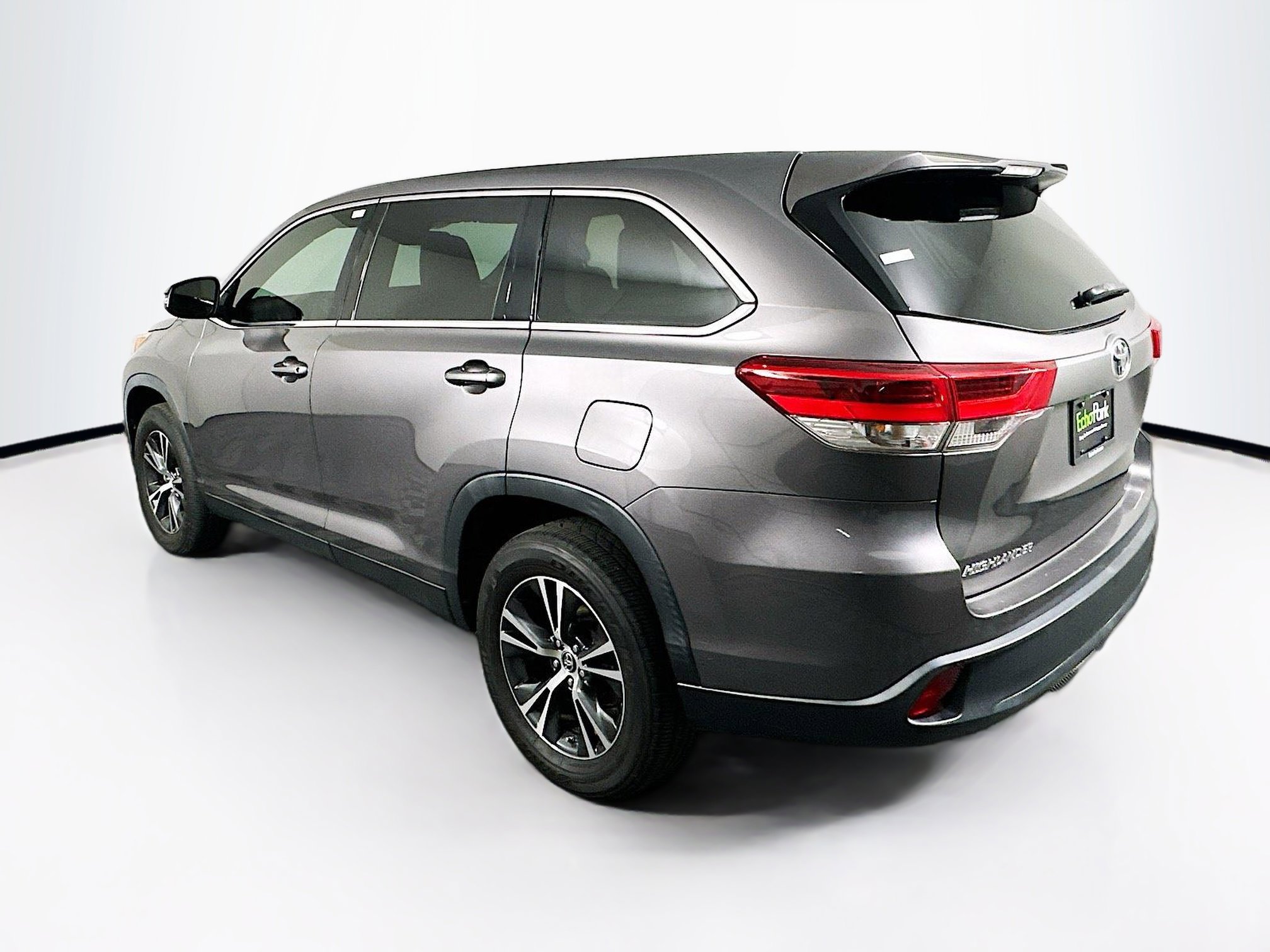 Used 2019 Toyota Highlander LE image 5