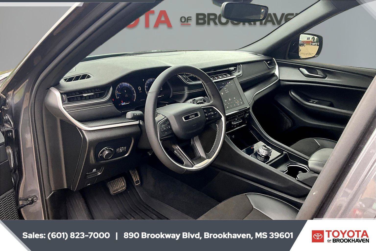 Used 2023 Jeep Grand Cherokee L Laredo AWD/4WD image 12