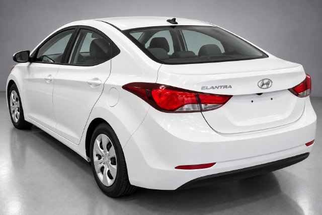 Used 2016 Hyundai Elantra SE FWD image 2