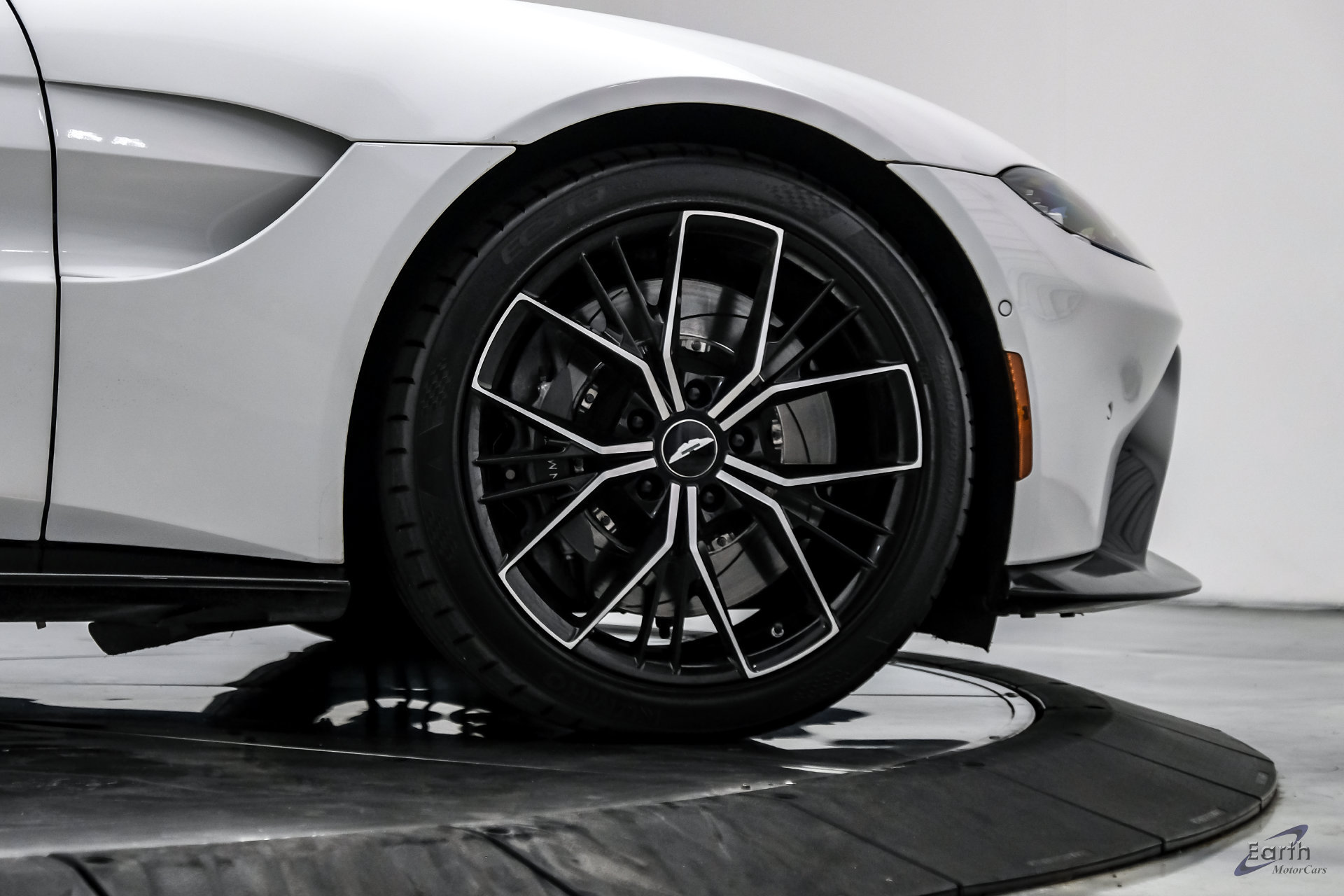 Used 2022 Aston Martin V8 Vantage Coupe RWD image 88