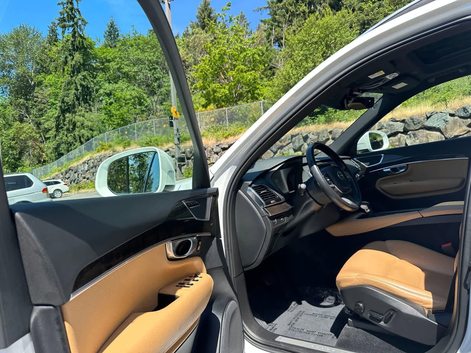 Used 2018 Volvo XC90 T6 Momentum w/ Convenience Package AWD/4WD image 19