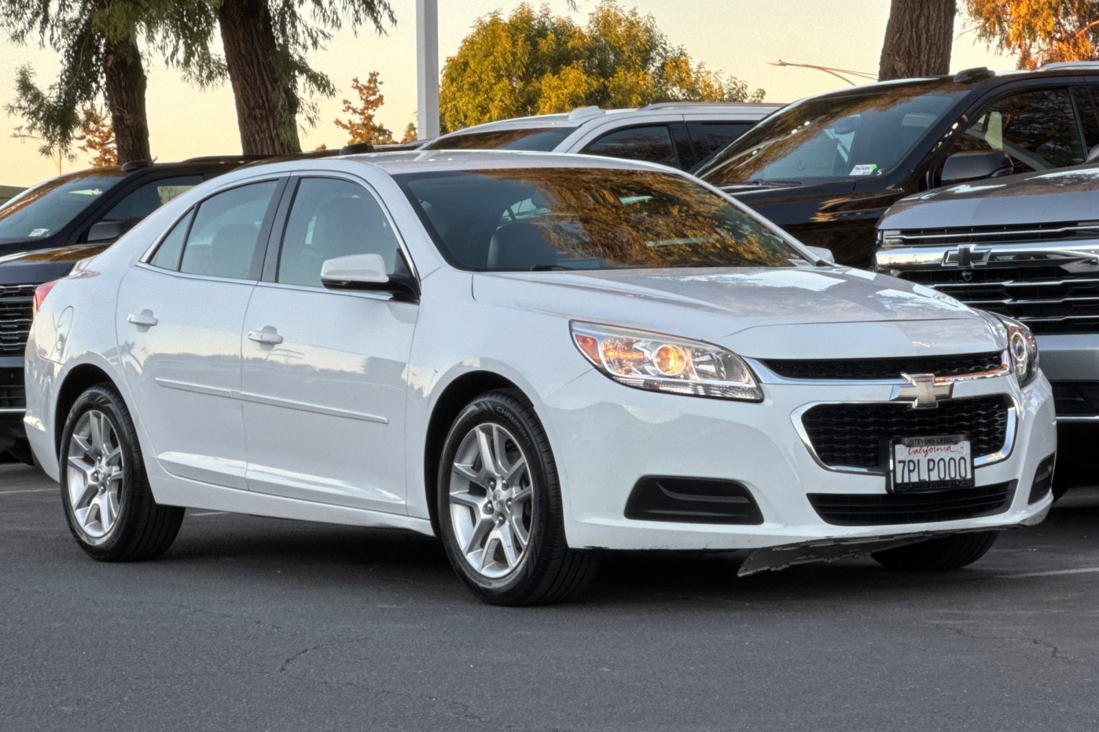 Used 2016 Chevrolet Malibu LT w/ Power Convenience Package FWD image 2