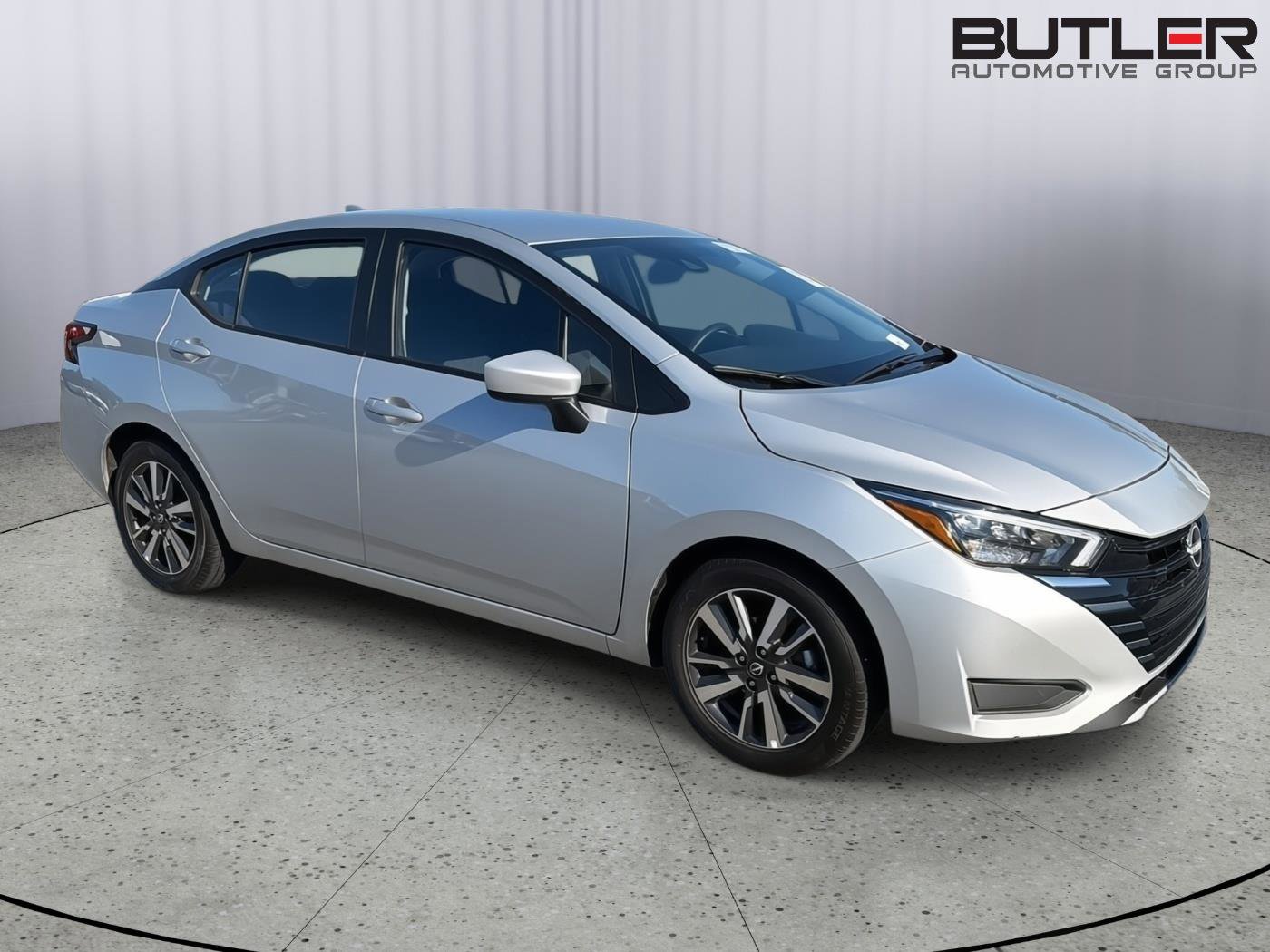 Used 2025 Nissan Versa SV FWD image 5