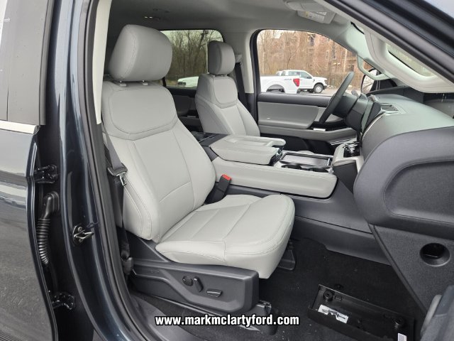 New 2026 Ford Expedition Active RWD image 13