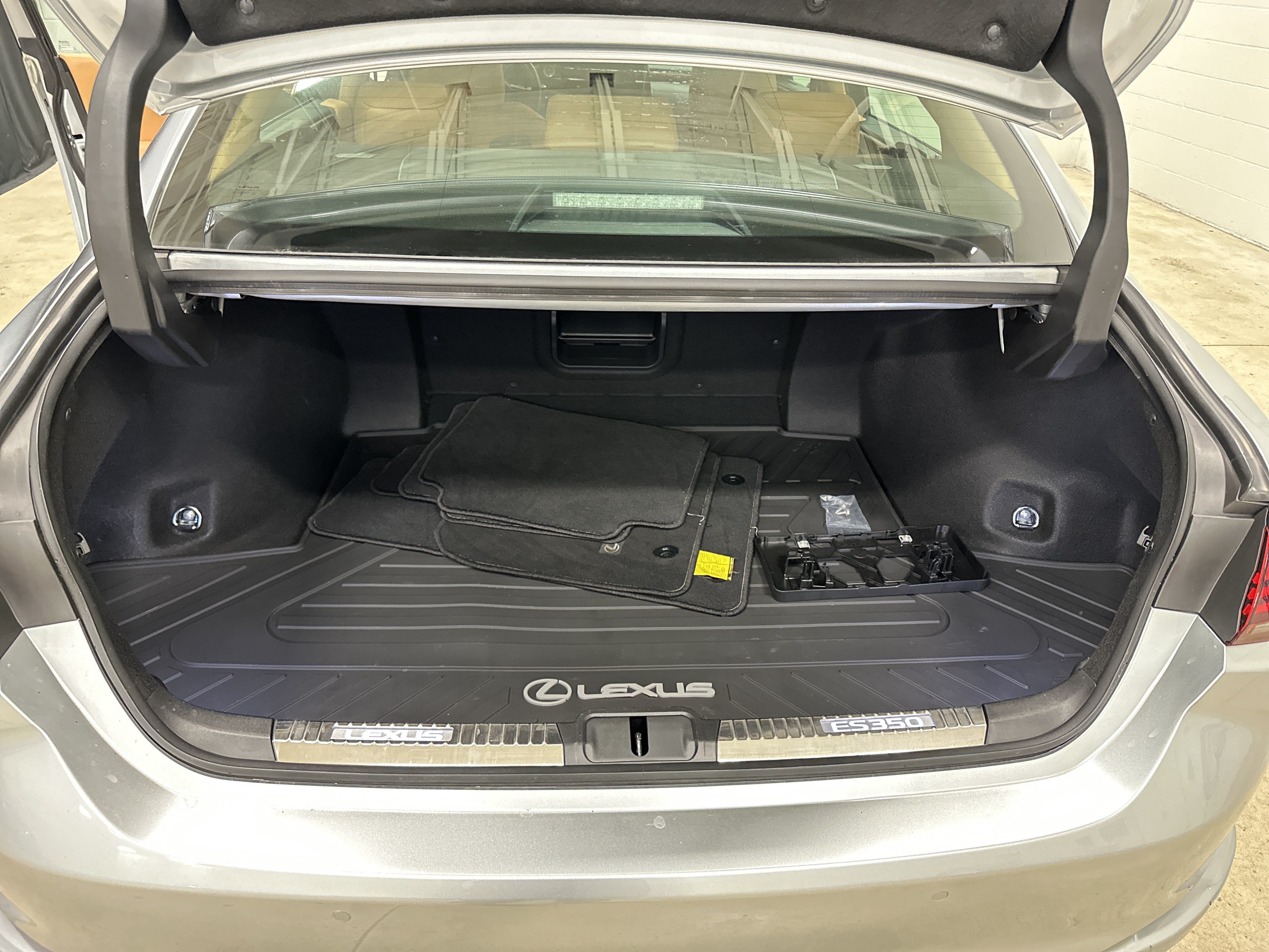 Certified 2025 Lexus ES 350 w/ Premium Package FWD image 32
